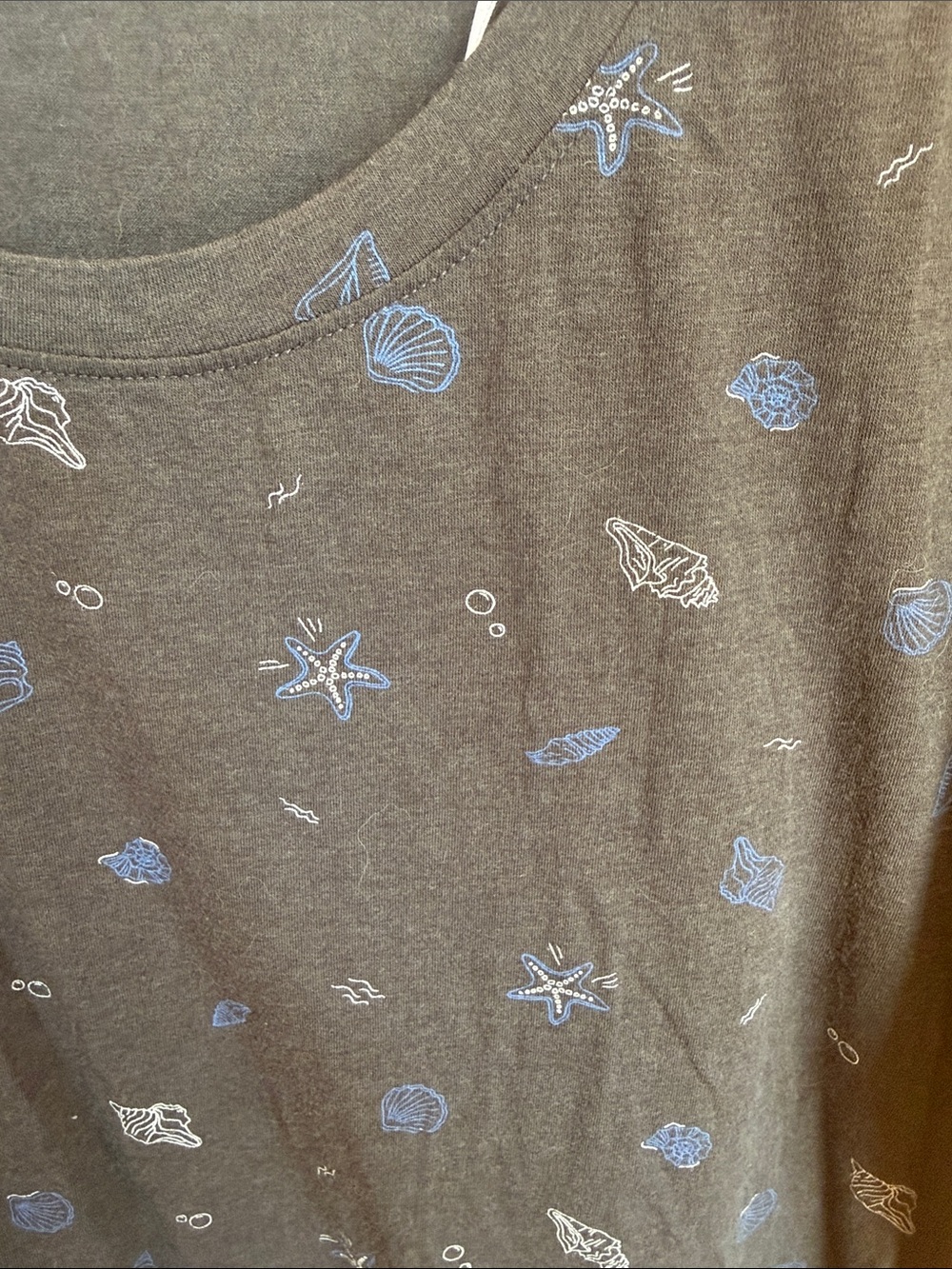 737 C&C California Large Charcoal Gray Coastal Seashell Starfish Print Tee - Picture 5 of 5